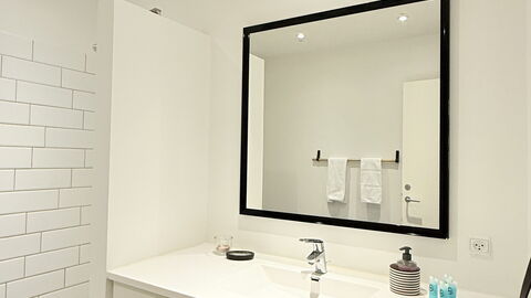 Inner City - 4br - 2 Bath - 6 People: Bathroom