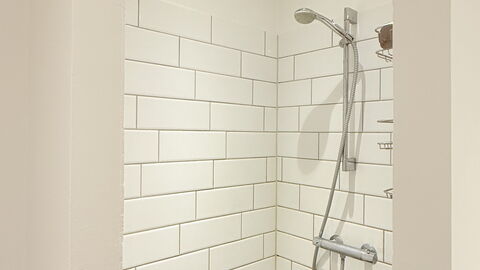 Inner City - 4br - 2 Bath - 6 People: Bathroom