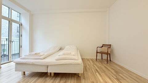 Center - 3 Br - 4 People - Close to Metro: Bedroom