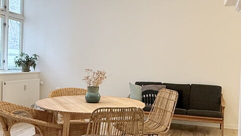 Center - 3 Br - 4 People - Close to Metro: Dining Room