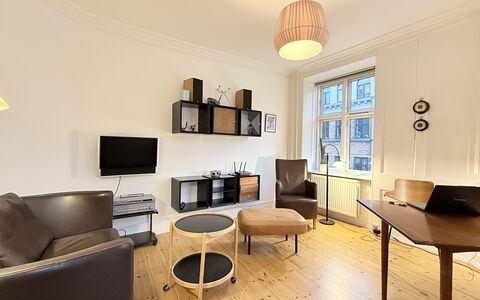 Cozy Area - Super Location - 2 Br: Living Room