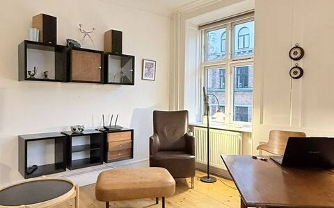 Cozy Area - Super Location - 2 Br: Living Room