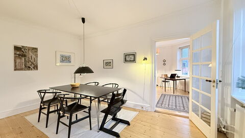 Cozy Area - Super Location - 2 Br: Dining Room