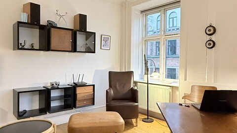 Cozy Area - Super Location - 2 Br: Living Room