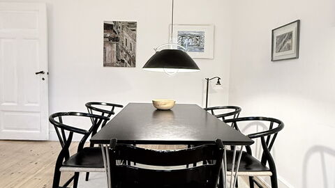 Cozy Area - Super Location - 2 Br: Dining Room