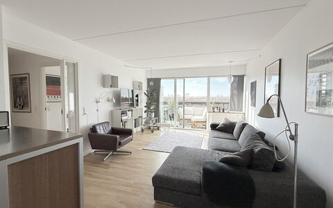 Close to Metro - 3 Br- 5 People: Living Room