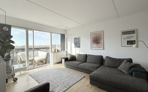 Close to Metro - 3 Br- 5 People: Living Room