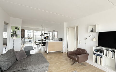 Close to Metro - 3 Br- 5 People: Living Room