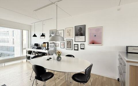 Close to Metro - 3 Br- 5 People: Dining Room