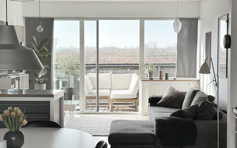 Close to Metro - 3 Br- 5 People: Living Room