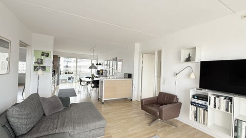 Close to Metro - 3 Br- 5 People: Living Room