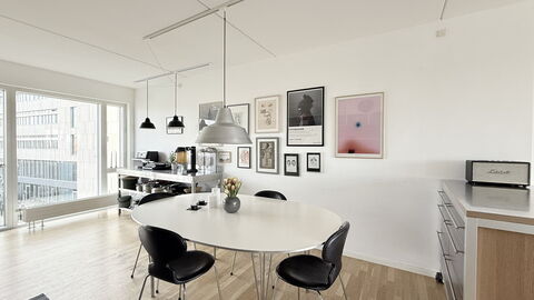 Close to Metro - 3 Br- 5 People: Dining Room