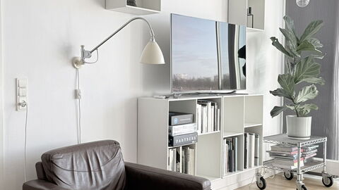 Close to Metro - 3 Br- 5 People: Living Room