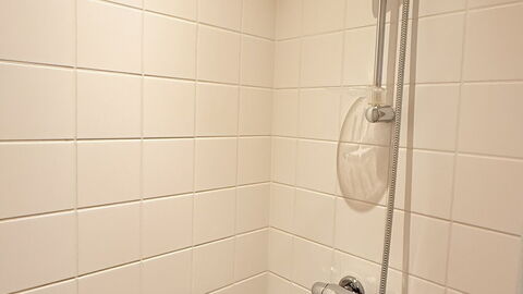 Close to Metro - 3 Br- 5 People: Bathroom