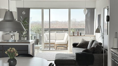 Close to Metro - 3 Br- 5 People: Living Room