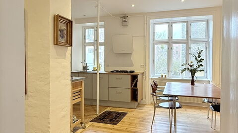 Nørrebro - 2 People - 1 Br - Close to Metro: Dining Room, Kitchen