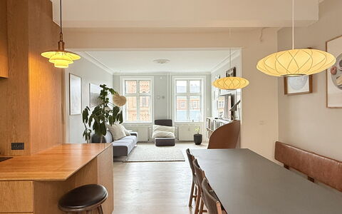 Nørrebro - 4 People - 3 Br - Close to Metro: Dining Room, Living Room