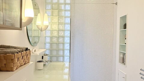 Nørrebro - 4 People - 3 Br - Close to Metro: Bathroom