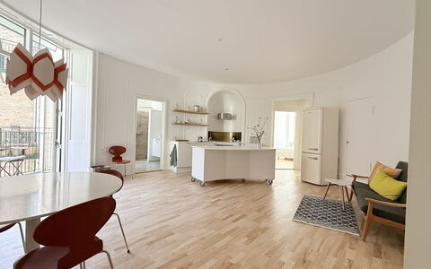 Center - 3 Br - 6 Pax - Acces to Rooftop: Dining Room, Kitchen, Living Room