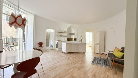 Center - 3 Br - 6 Pax - Acces to Rooftop: Dining Room, Kitchen, Living Room