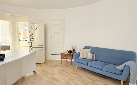 Center - 3 Br - 4 People - Close to Metro: Living Room