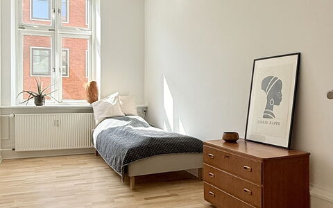 Center - 3 Br - 4 People - Close to Metro: Bedroom