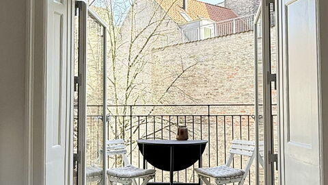 Center - 3 Br - 4 People - Close to Metro: Balcony / Terrace / Patio