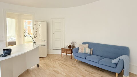 Center - 3 Br - 4 People - Close to Metro: Living Room