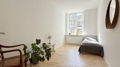 Center - 3 Br - 4 People - Close to Metro: Bedroom