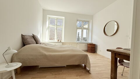 Center - 3 Br - 4 People - Close to Metro: Bedroom