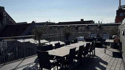 Center - 3 Br - 4 People - Close to Metro: Balcony / Terrace / Patio, Building Exterior, Outdoor