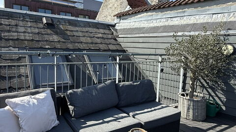 Center - 3 Br - 4 People - Close to Metro: Balcony / Terrace / Patio, Building Exterior, Outdoor
