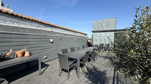 Center - 3 Br - 4 People - Close to Metro: Balcony / Terrace / Patio, Building Exterior, Outdoor