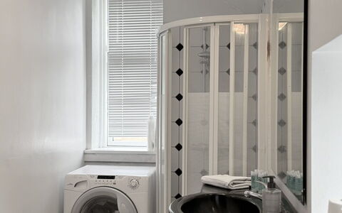 Frederiksberg - 6 Persons - 3Br - Close to Metro: Bathroom