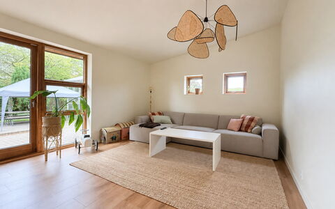 Full House - 3 Br - 2 Bathrooms - Parking: Living Room