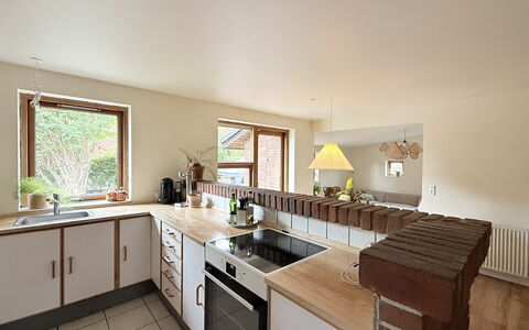Full House - 3 Br - 2 Bathrooms - Parking: Kitchen