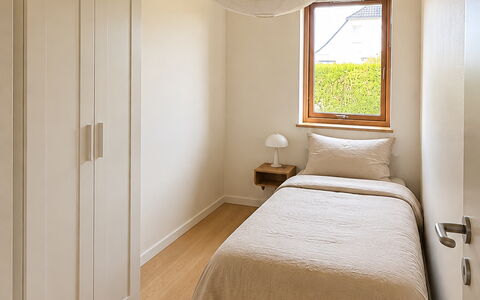 Full House - 3 Br - 2 Bathrooms - Parking: Bedroom