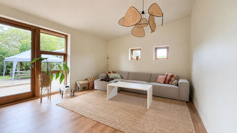 Full House - 3 Br - 2 Bathrooms - Parking: Living Room