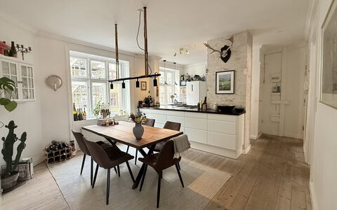 Østerbro - Close to Metro - 2 Br - 4 People: Dining Room