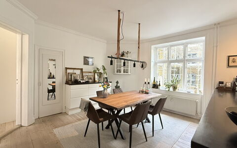 Østerbro - Close to Metro - 2 Br - 4 People: Dining Room