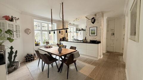 Østerbro - Close to Metro - 2 Br - 4 People: Dining Room