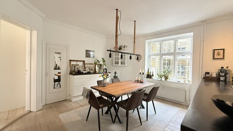 Østerbro - Close to Metro - 2 Br - 4 People: Dining Room
