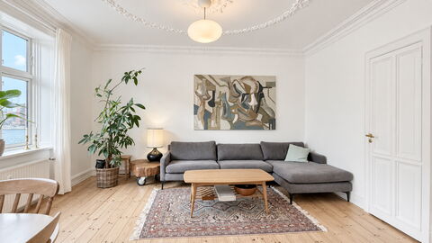 Islands Brygge - Bright Apartment - Water - 2 Br: Living Room