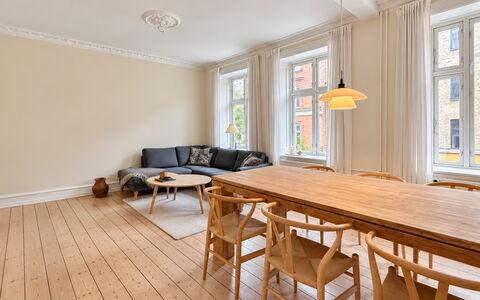 Nørrebro - 4 People - 2 Br - Close to Lakes: Living Room
