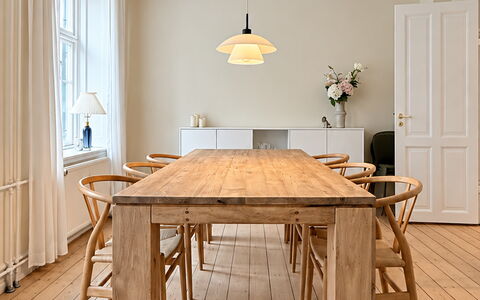 Nørrebro - 4 People - 2 Br - Close to Lakes: Dining Room