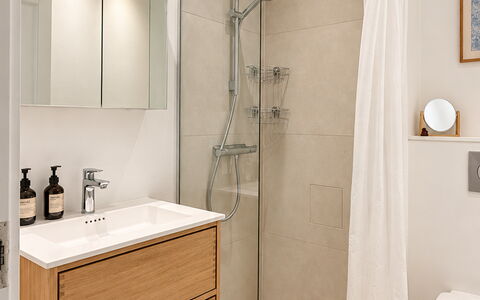 Nørrebro - 4 People - 2 Br - Close to Lakes: Bathroom