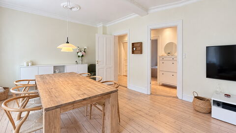 Nørrebro - 4 People - 2 Br - Close to Lakes: Dining Room