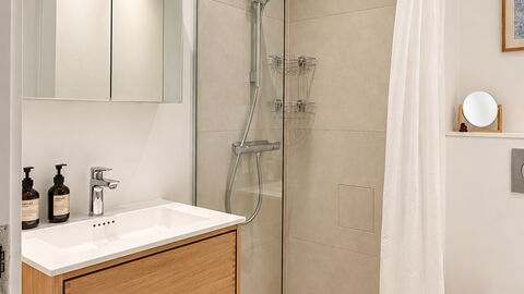 Nørrebro - 4 People - 2 Br - Close to Lakes: Bathroom
