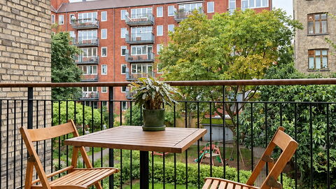 Nørrebro - 4 People - 2 Br - Close to Lakes: Balcony / Terrace / Patio