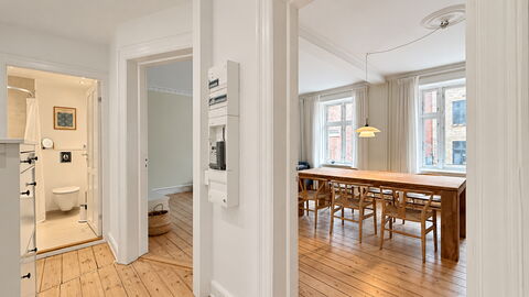 Nørrebro - 4 People - 2 Br - Close to Lakes: Living Room